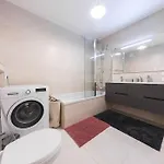 Daire Elegance Et Confort- Videoprojecteur Tours-parking Tours