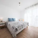 Elegance Et Confort- Videoprojecteur Tours-parking Daire Tours