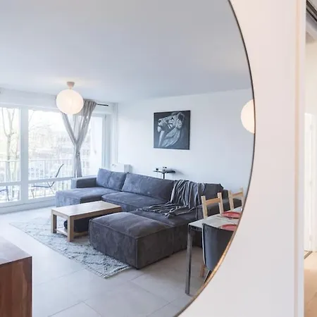 élégance Et Confort- Vidéoprojecteur Tours-parking