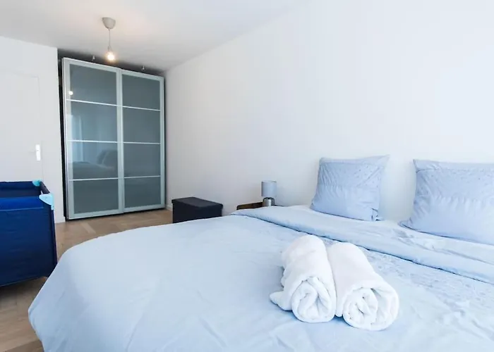 Daire Elegance Et Confort- Videoprojecteur Tours-parking Tours