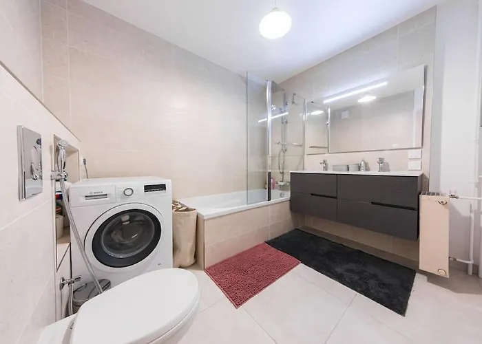 Daire Elegance Et Confort- Videoprojecteur Tours-parking Tours